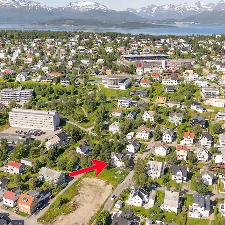 Feriehus Arctic Hilltop - Historic Swiss-style