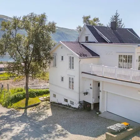 Arctic Hilltop - Historic Swiss-style