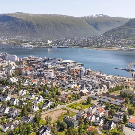 Arctic Hilltop - Historic Swiss-style Tromsø