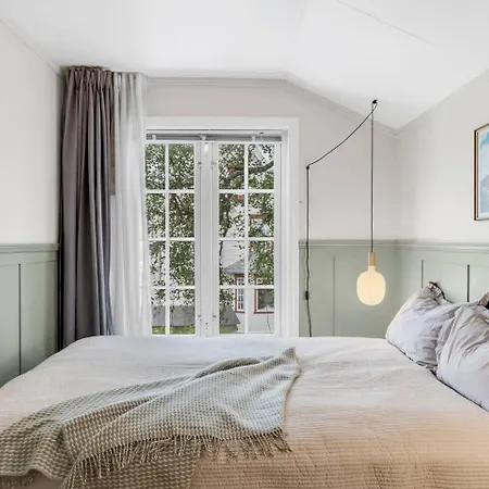 Arctic Hilltop - Historic Swiss-style