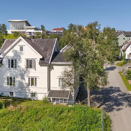 Arctic Hilltop - Historic Swiss-style