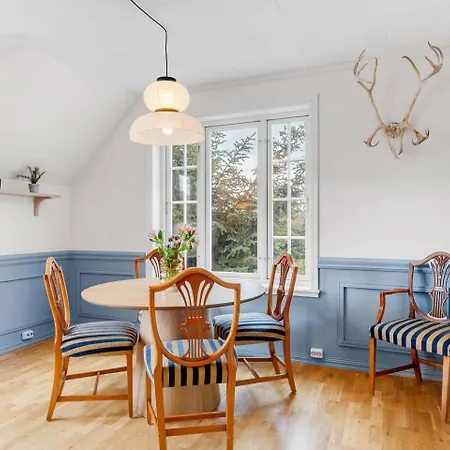 Arctic Hilltop - Historic Swiss-style Tromsø