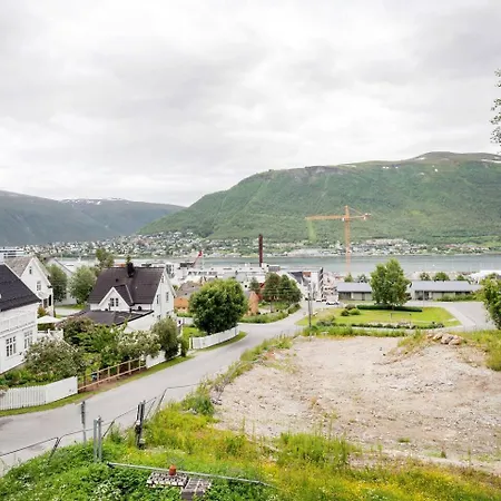 Arctic Hilltop - Historic Swiss-style *